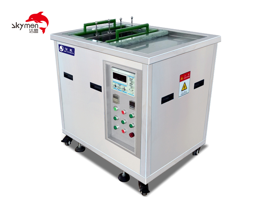 橡膠模具臟了怎么清洗？用電解超聲波橡膠模具清洗機輕松搞定